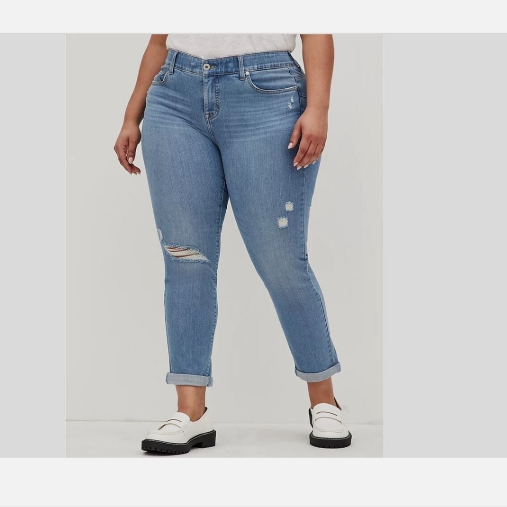 NWT Torrid 16S Bombshell Straight Jean - Premium Stretch Eco Medium Wash